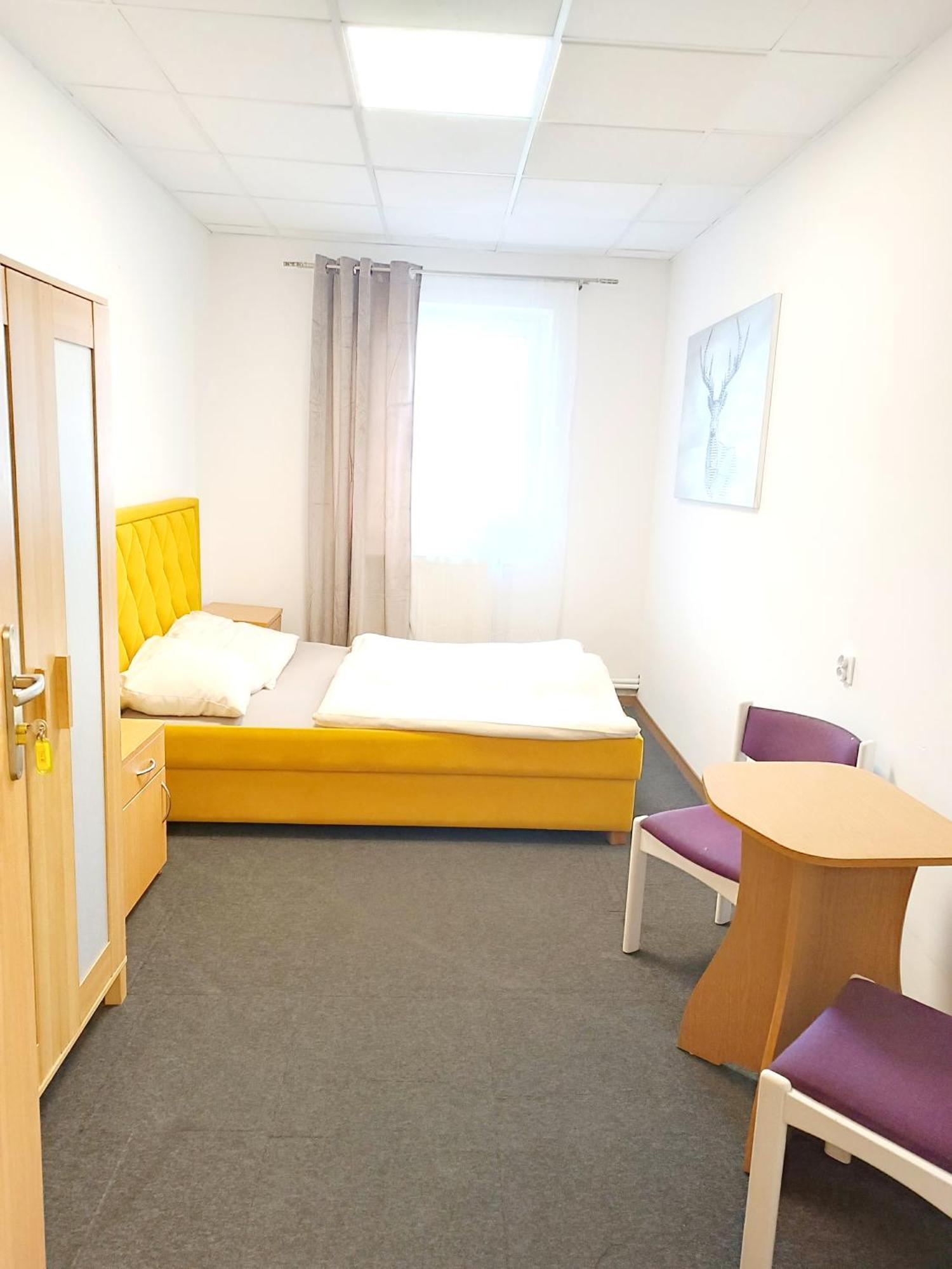 Hostel Krosnienska 12 เจโลนากูรา ภายนอก รูปภาพ