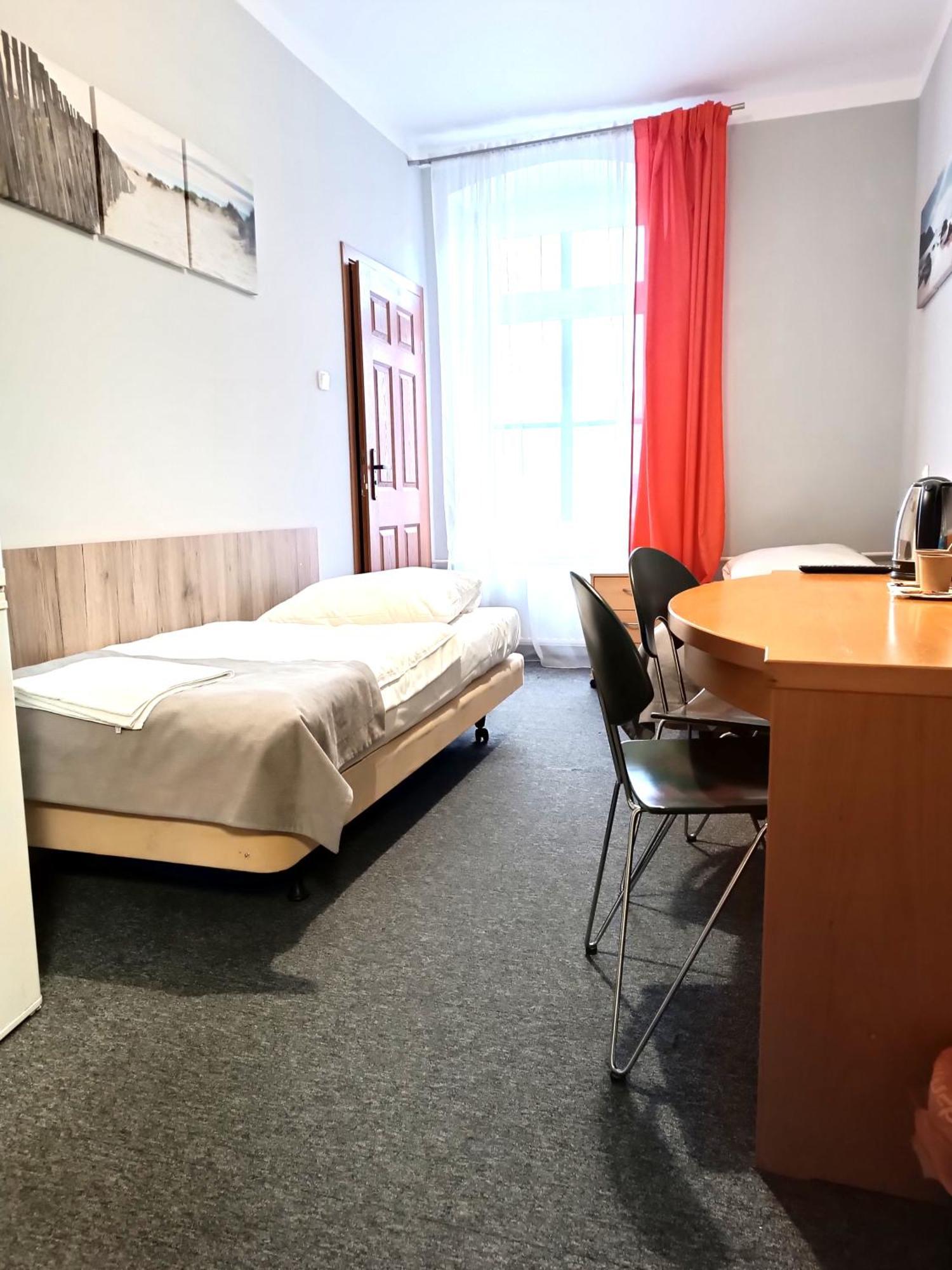 Hostel Krosnienska 12 เจโลนากูรา ภายนอก รูปภาพ
