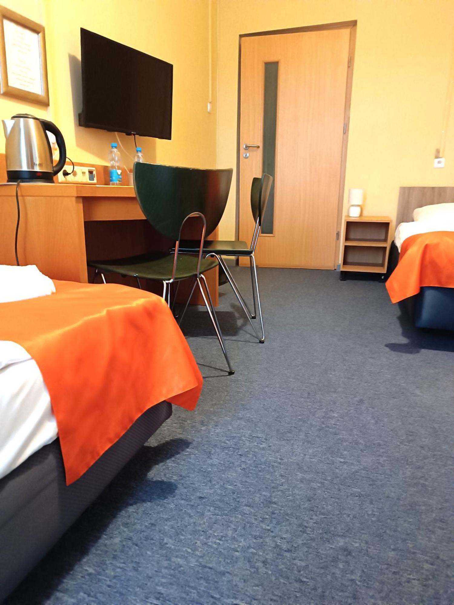 Hostel Krosnienska 12 เจโลนากูรา ภายนอก รูปภาพ