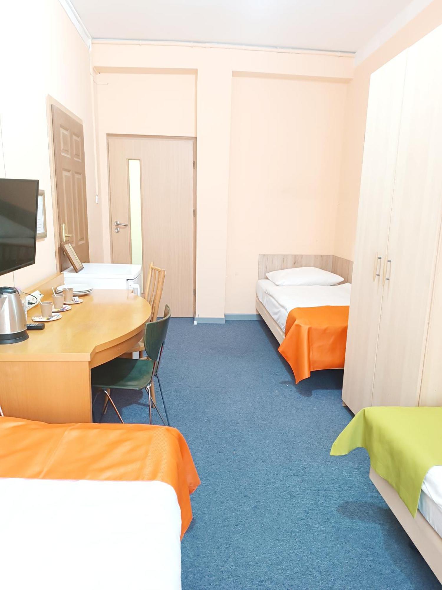 Hostel Krosnienska 12 เจโลนากูรา ภายนอก รูปภาพ