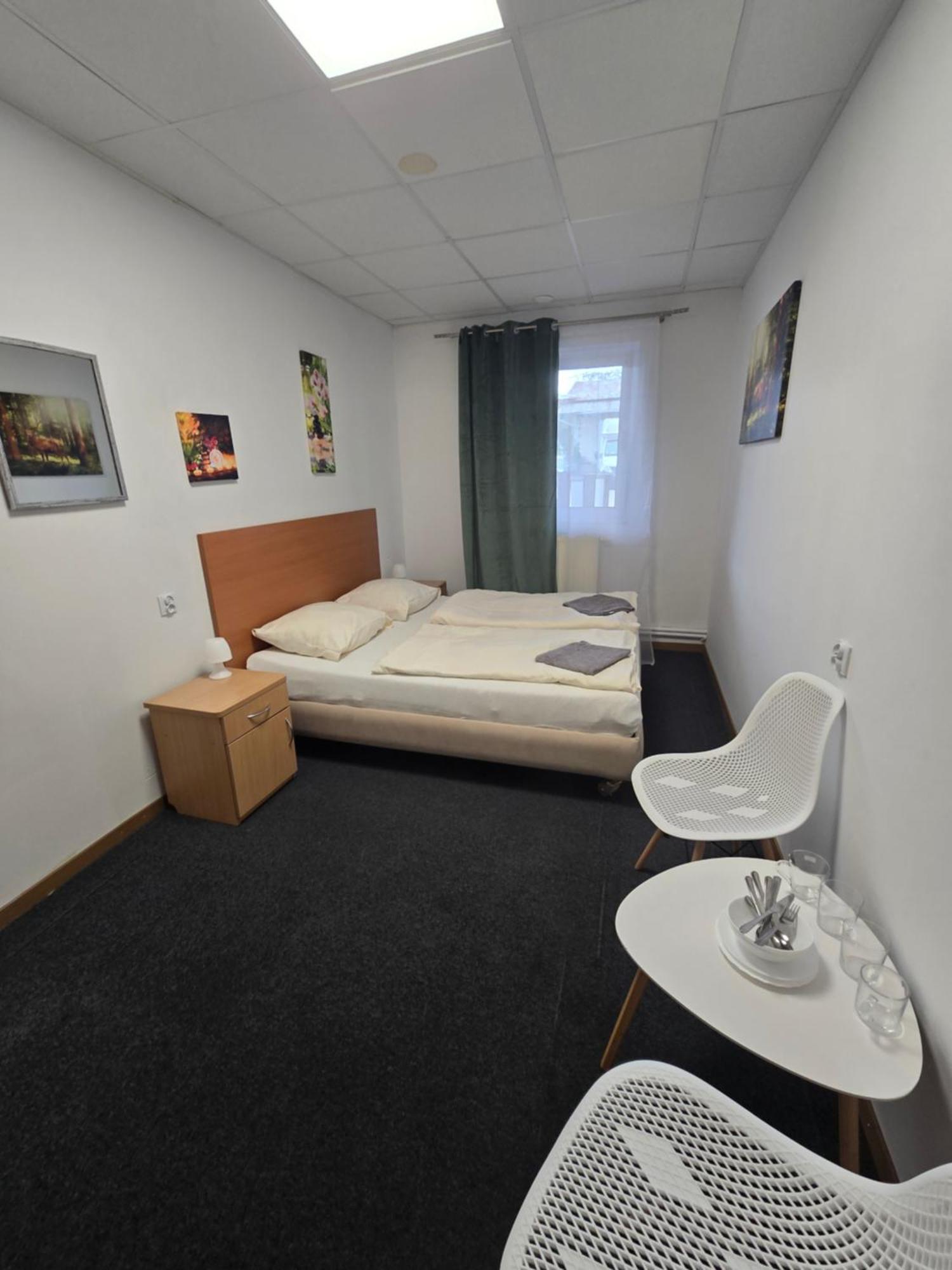 Hostel Krosnienska 12 เจโลนากูรา ภายนอก รูปภาพ