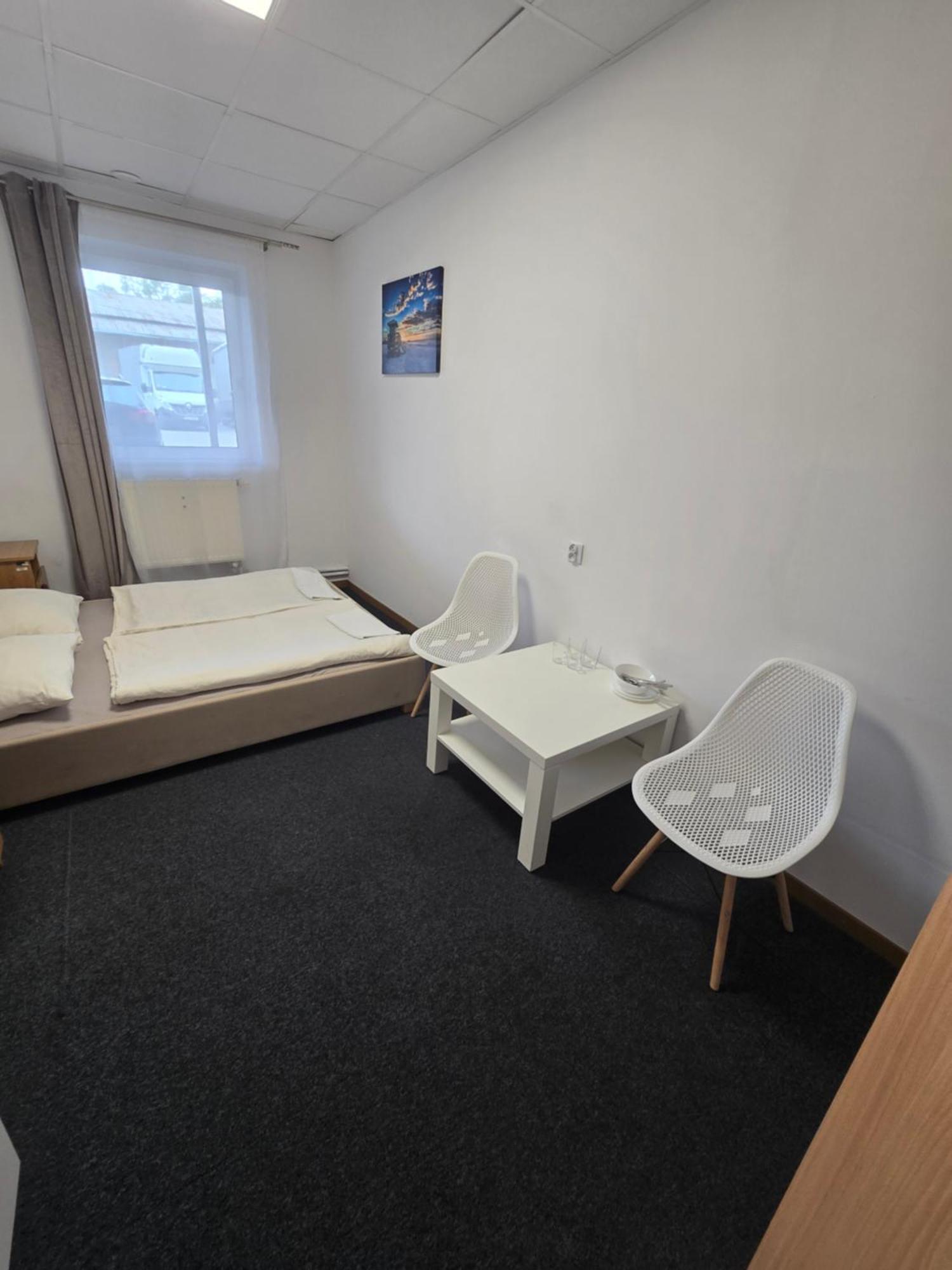 Hostel Krosnienska 12 เจโลนากูรา ภายนอก รูปภาพ