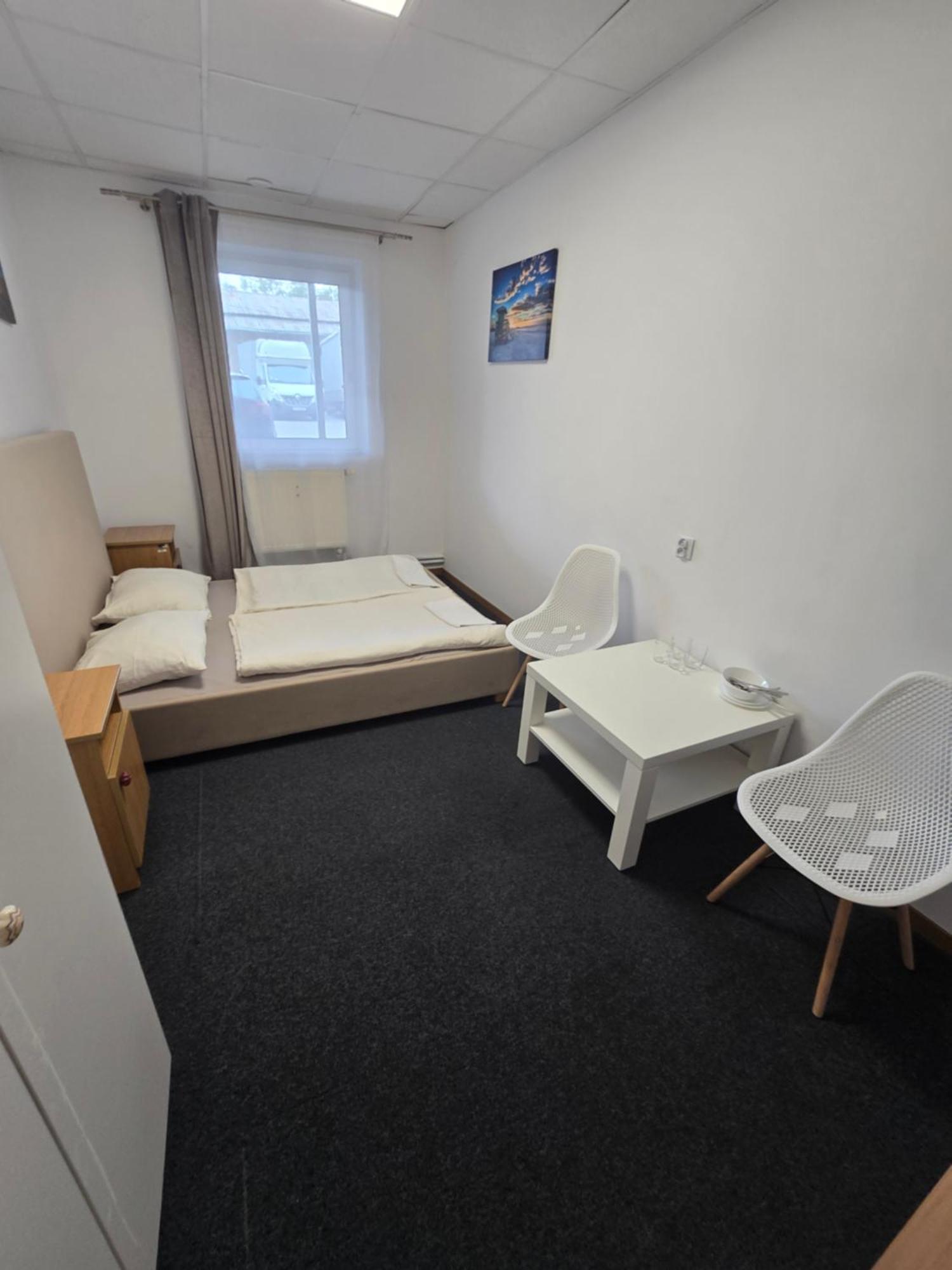 Hostel Krosnienska 12 เจโลนากูรา ภายนอก รูปภาพ