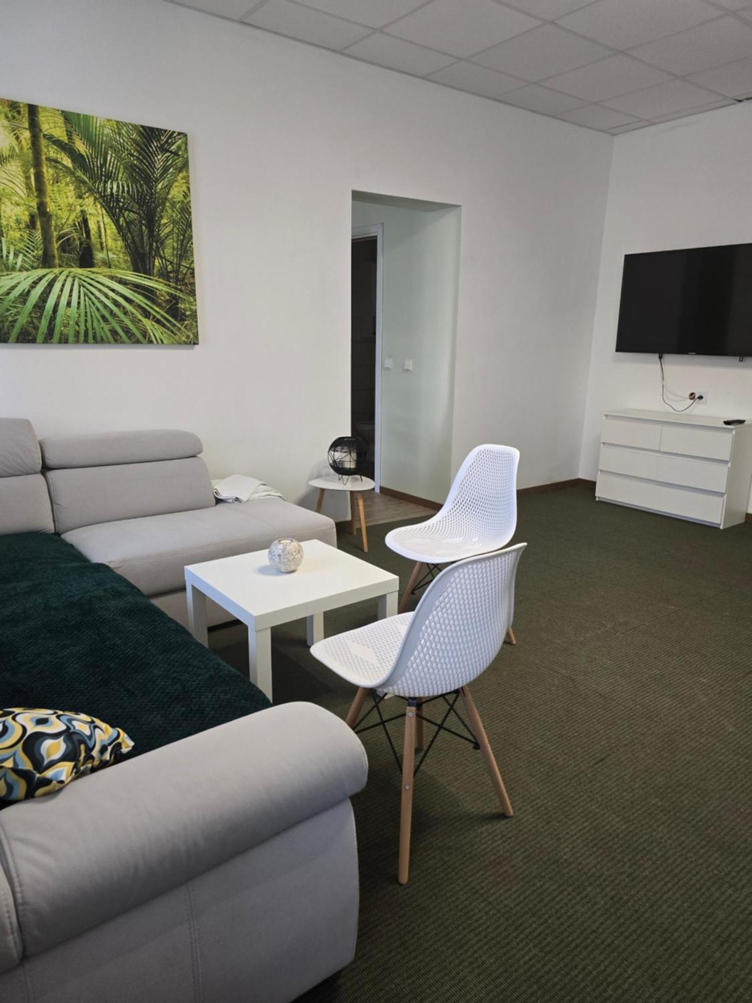 Hostel Krosnienska 12 เจโลนากูรา ภายนอก รูปภาพ
