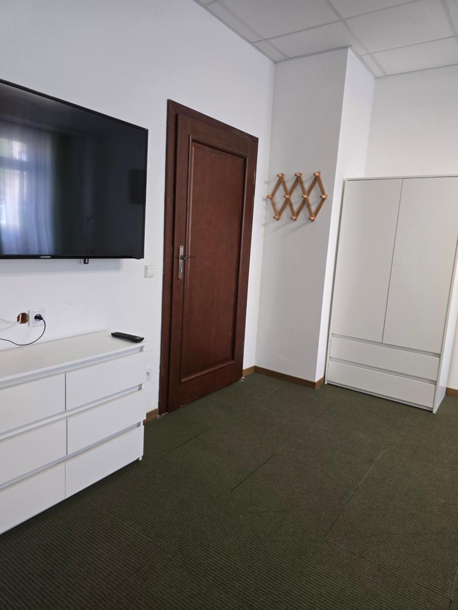 Hostel Krosnienska 12 เจโลนากูรา ภายนอก รูปภาพ